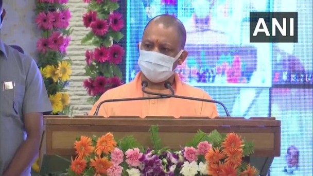 रविवार को उत्तर प्रदेश के मुख्यमंत्री योगी आदित्यनाथ ने नई जनसंख्या नीति का ऐलान कर दिया है। सीएम योगी ने विश्व जनसंख्या दिवस के अवसर पर यूपी में 2021-2030 तक की जनसंख्या नीति लागू कर दिया है। सीएम योगी ने कहा है कि आबादी विस्तार के लिए गरीबी और अशिक्षा बड़ा कारक है। आगे उन्होंने कहा है कि बढ़ती आबादी विकास में बड़ी बाधा है। कुछ समुदायों में जनसंख्या को लेकर जागरूकता का अभाव है। 'हम दो हमारे दो' का फॉर्मूला सभी को पालन करना चाहिए।